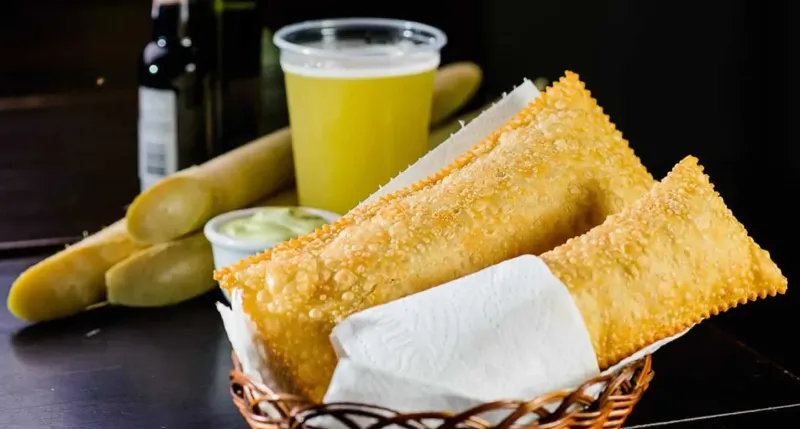 3 PASTELAO + 01 CALDO DE CANA 500ML