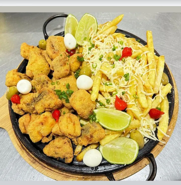 PORÇÃO FILÉ DE TILÁPIA C/ FRITAS